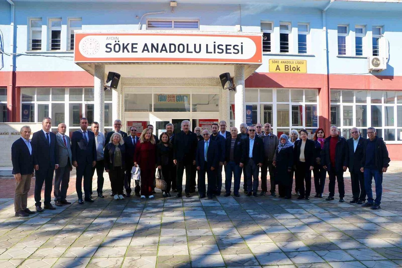 ESKİ MAZUNLAR AÇILIŞTA BULUŞTU