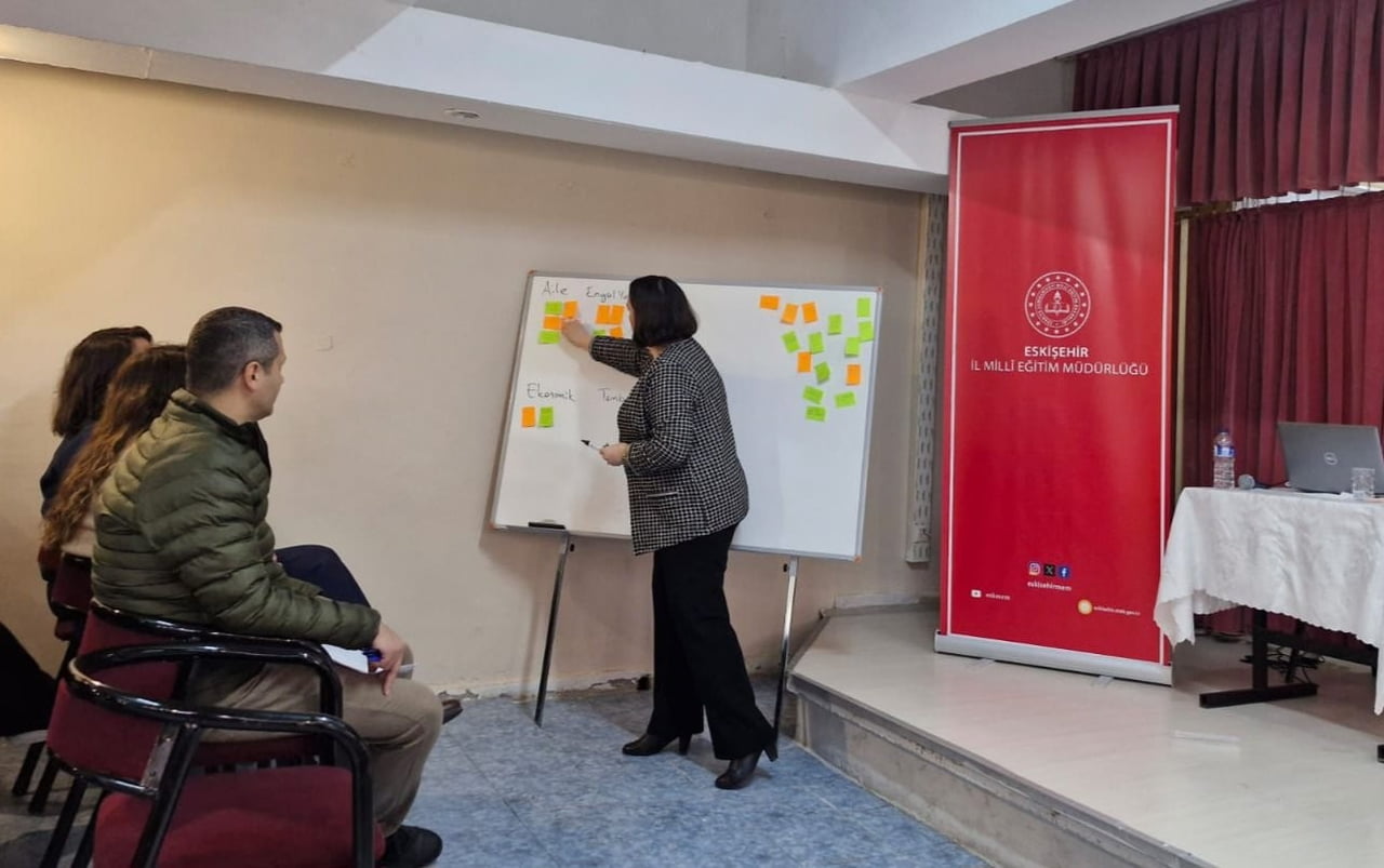 ESKİŞEHİR'DE 'BİLGE AİLEDEN BİLİNÇLİ TOPLUMA PROJESİ' KAPSAMINDA, VELİLERE YÖNELİK 'AİLEDE HAYAT...