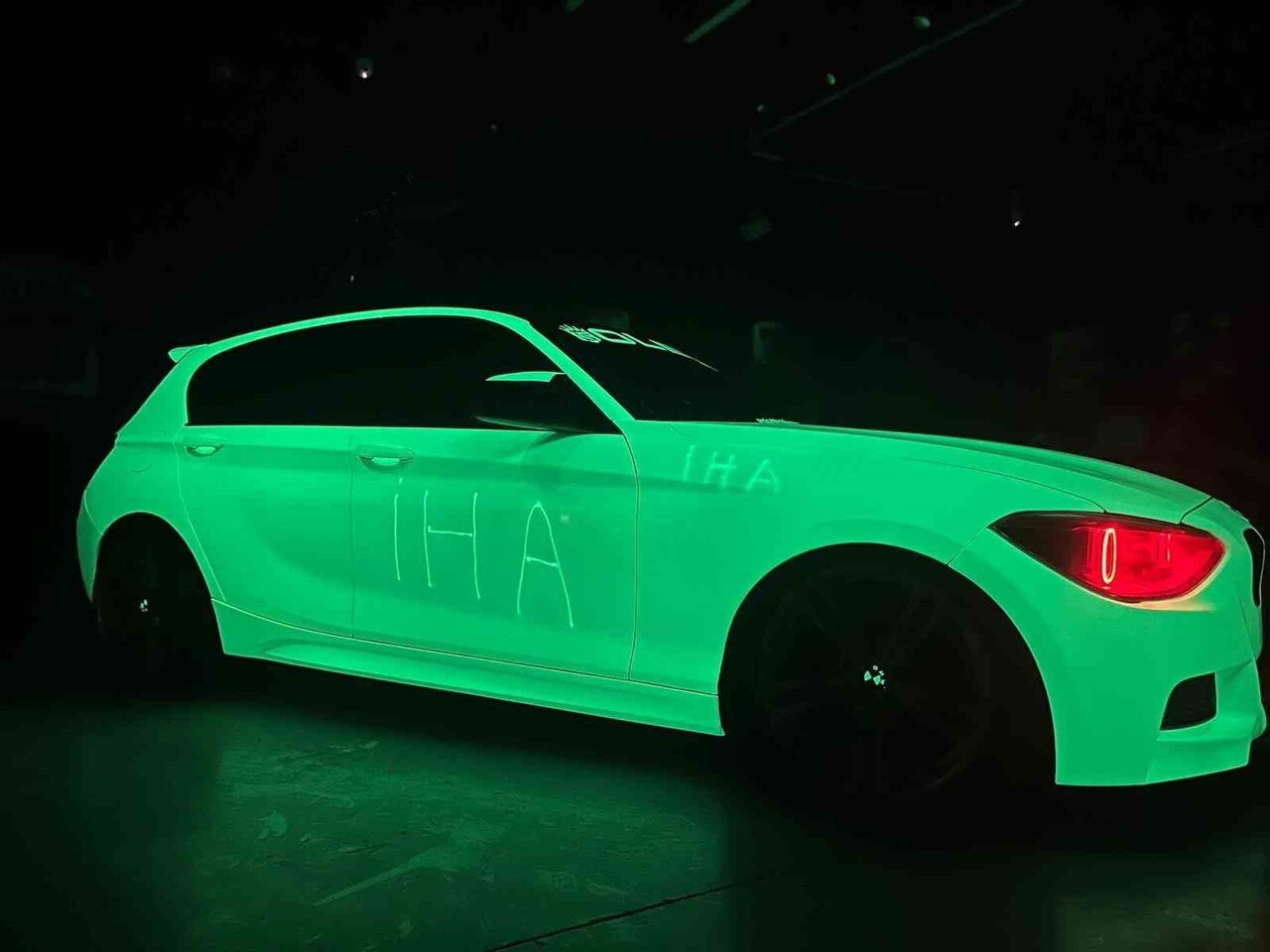 ESKİŞEHİR'DE 16 YILDIR BOYA KORUMA FİLMİ KAPLAMASI YAPAN ESNAFIN ÖZEL MALZEME İLE KAPLADIĞI...