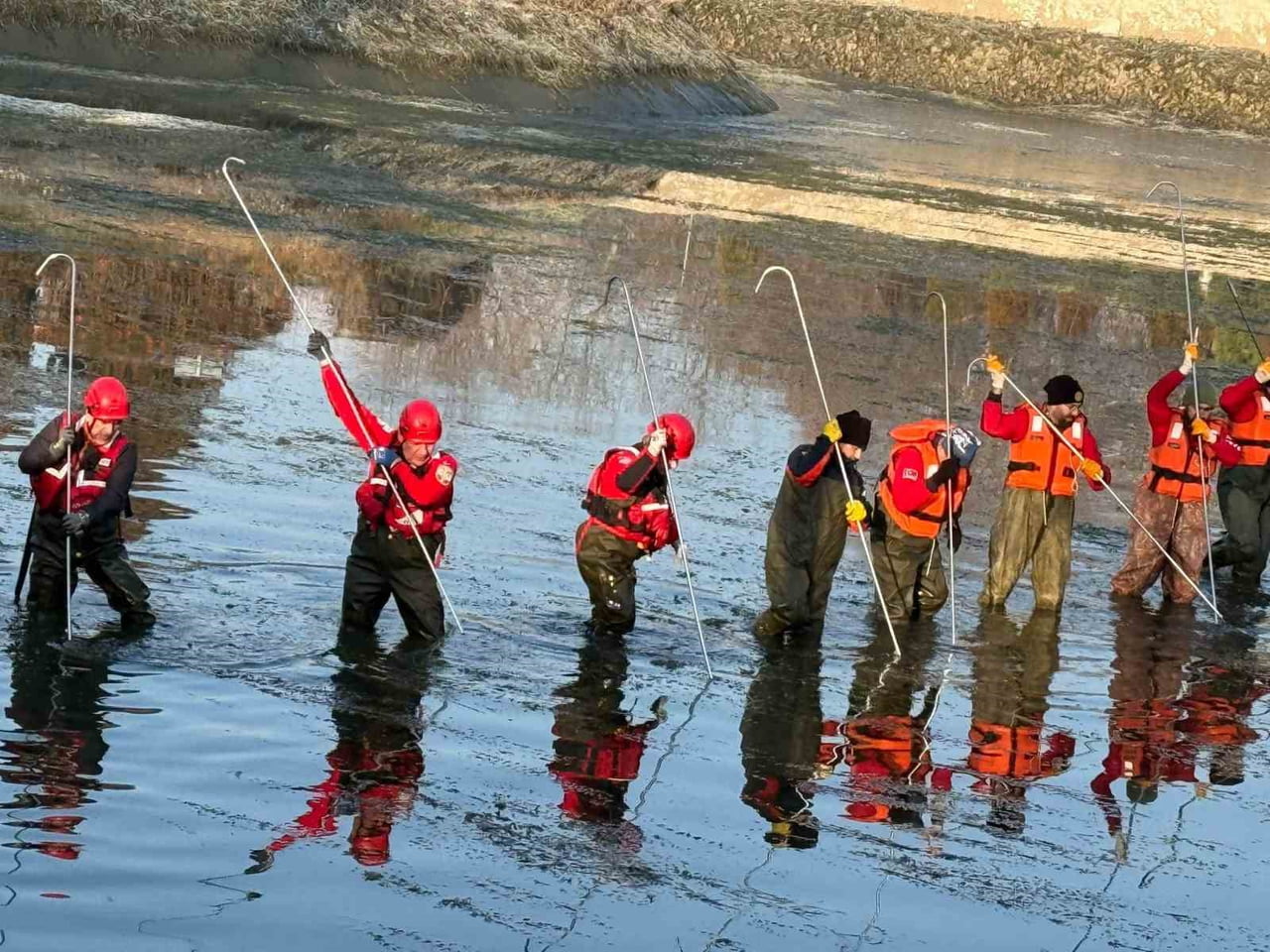 ESKİŞEHİR'DE 4 GÜNDÜR KAYIP OLAN 51 YAŞINDAKİ TÜRKÇE ÖĞRETMENİ TUNCAY ARSLAN'IN BULUNMASI İÇİN...