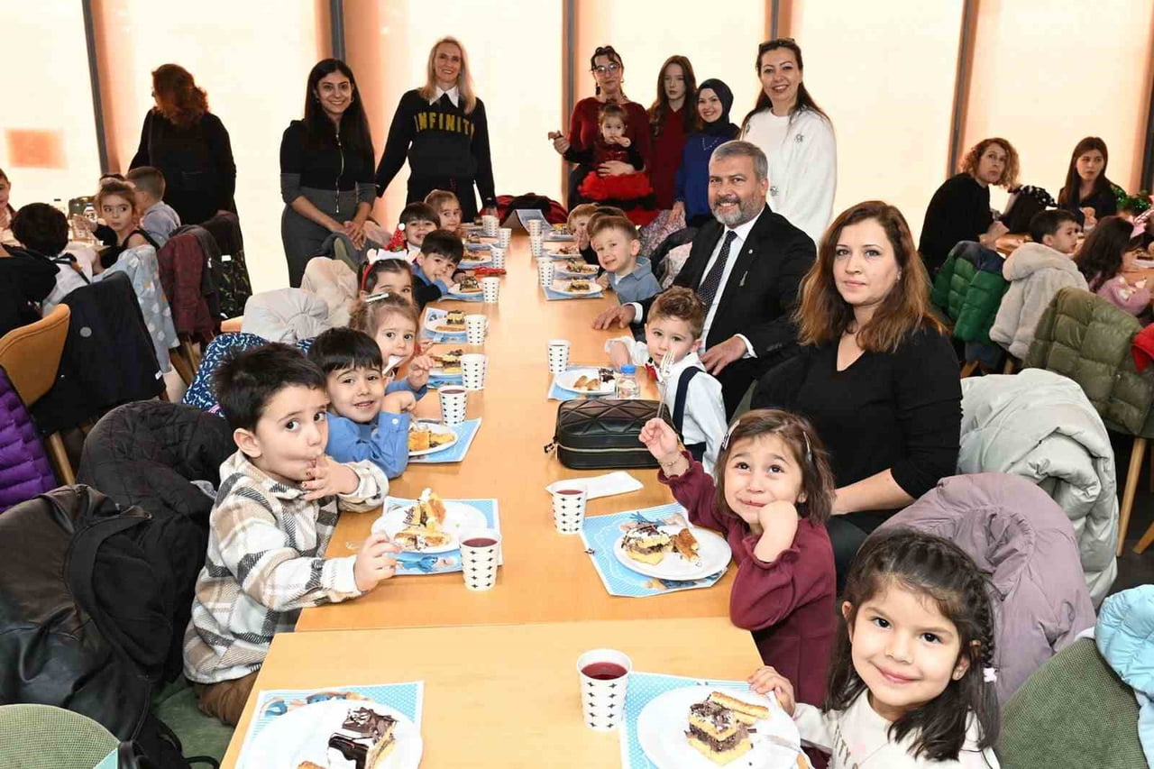 ESKİŞEHİR'DE ANADOLU ÜNİVERSİTESİ REKTÖRÜ PROF. DR. YUSUF ADIGÜZEL, KREŞ VE GÜNDÜZ BAKIMEVİ...