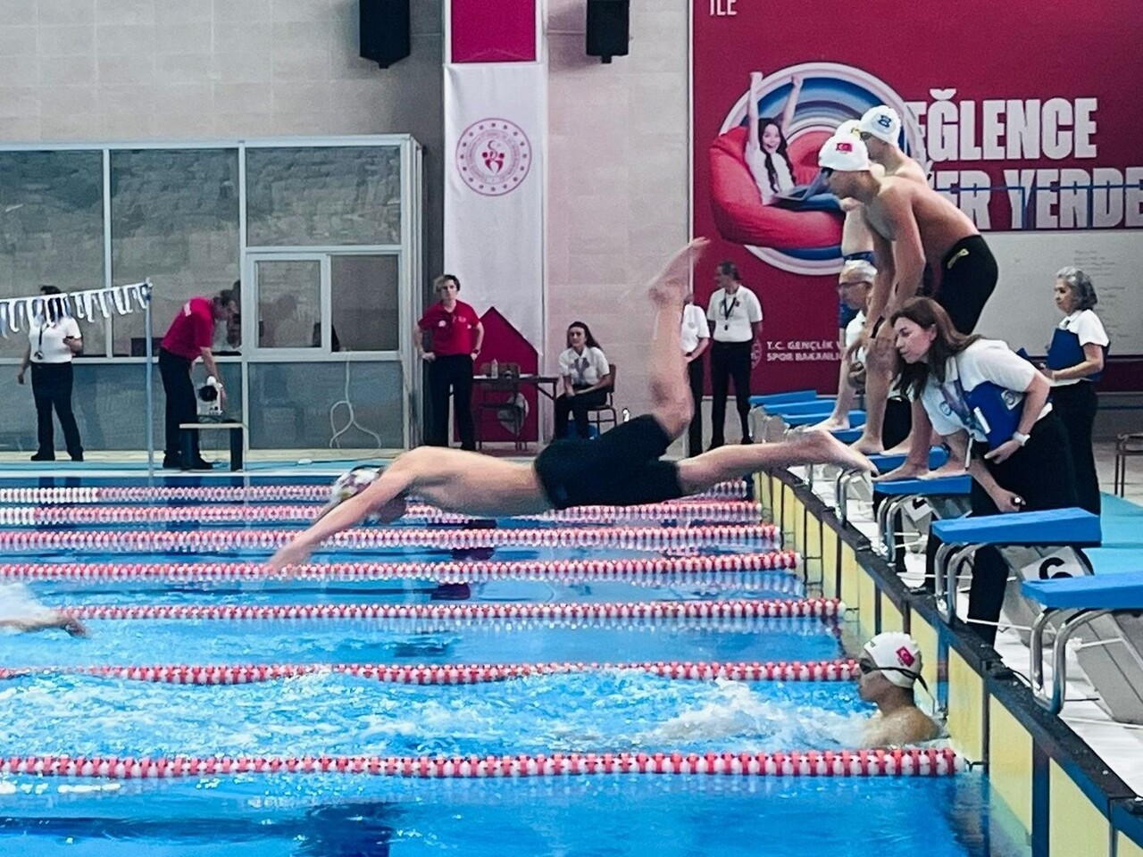 ESKİŞEHİR'DE DÜZENLENEN 'OKUL SPORLARI GENÇLER İL BİRİNCİLİĞİ YÜZME' MÜSABAKALARI DEVAM...