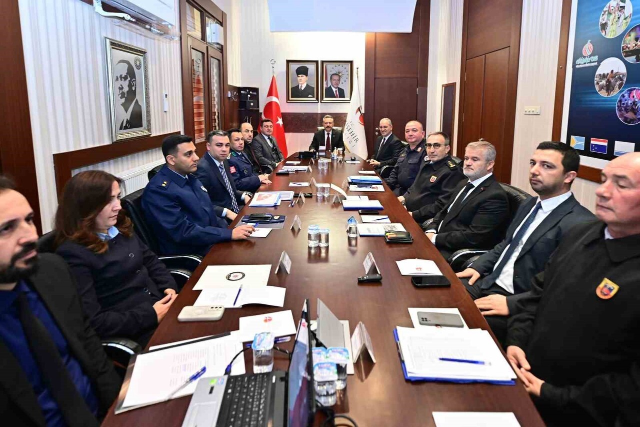 ESKİŞEHİR'DE İL GÜVENLİK VE ASAYİŞ KOORDİNASYON TOPLANTISI VALİ HÜSEYİN AKSOY BAŞKANLIĞINDA...