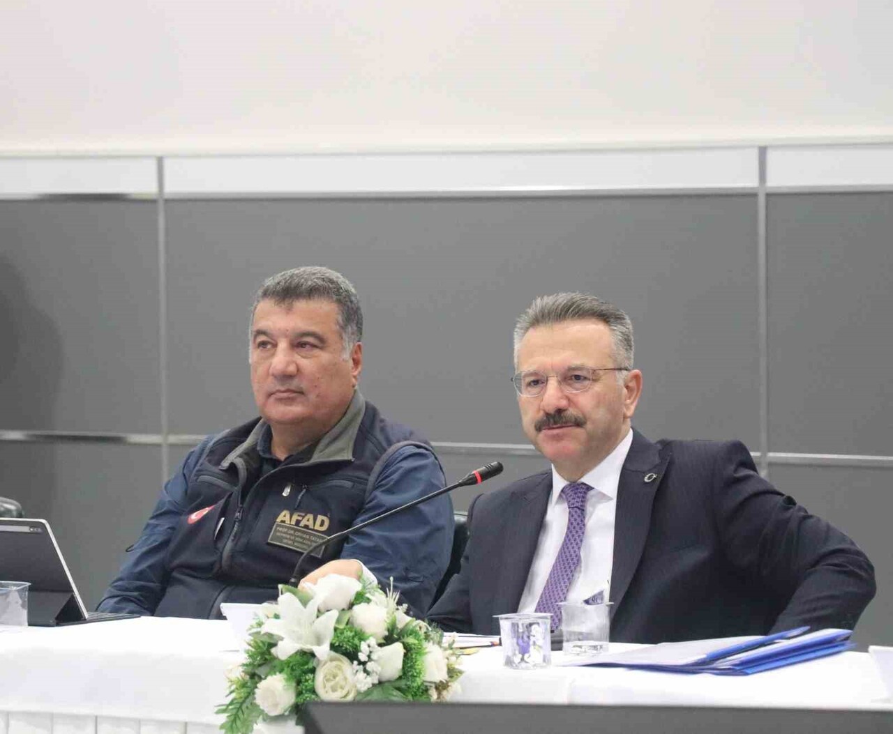 ESKİŞEHİR'DE İNCELEMELERDE BULUNAN AFAD DEPREM VE RİSK AZALTMA GENEL MÜDÜRÜ PROF. DR. ORHAN TATAR...