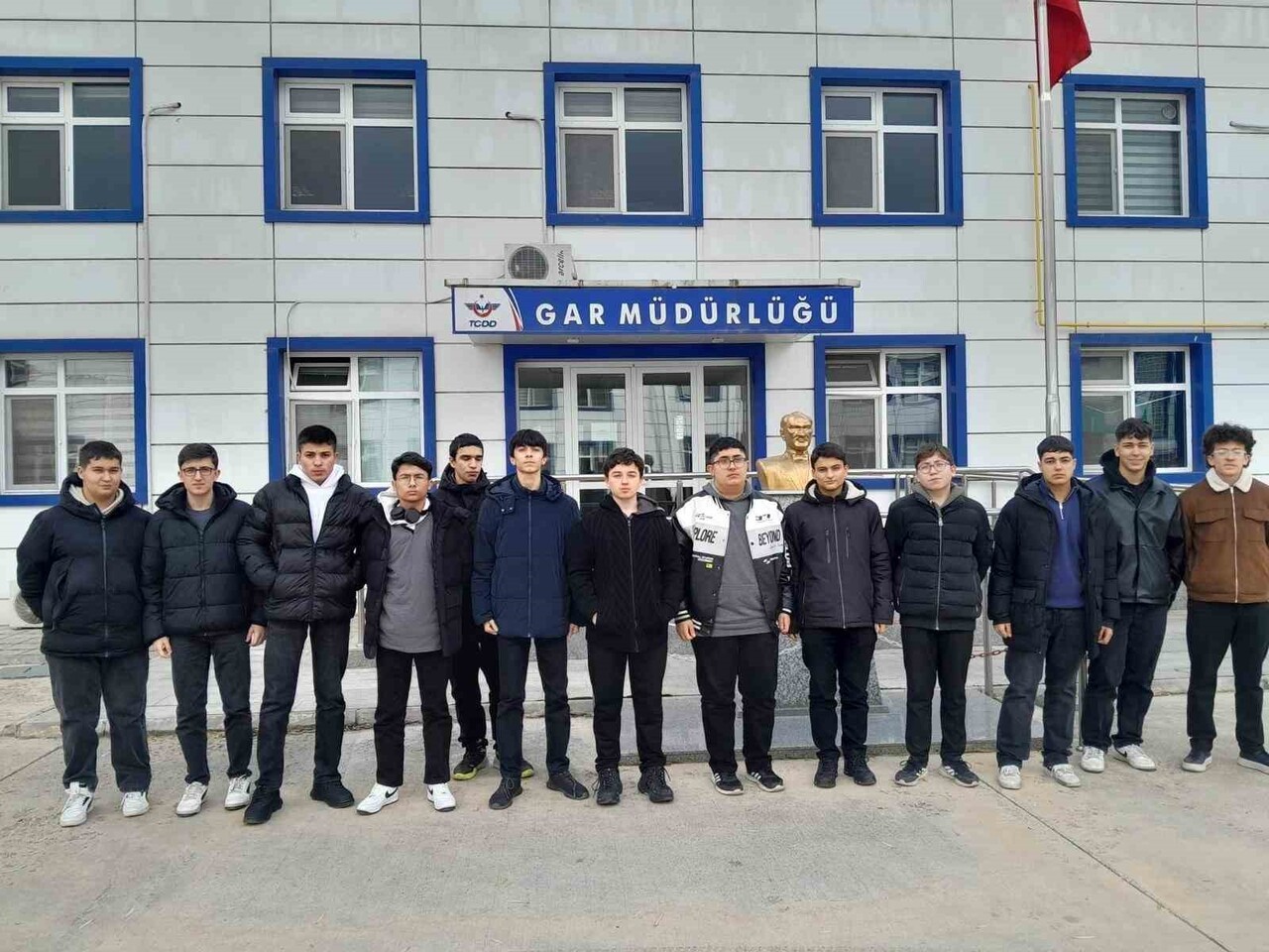 ESKİŞEHİR'DE TUTUM, YATIRIM VE TÜRK MALLARI HAFTASI KAPSAMINDA MESLEK LİSESİ ÖĞRENCİLERİ, YERLİ VE...
