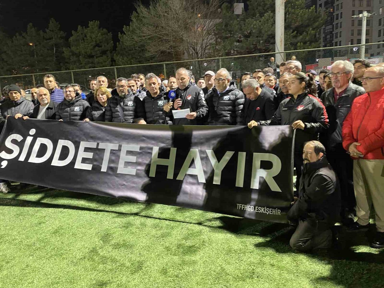 ESKİŞEHİR'DE YAŞANAN HAKEM SALDIRISI OLAYIYLA İLGİLİ AÇIKLAMA YAPAN TÜRKİYE FAAL FUTBOL HAKEMLERİ...