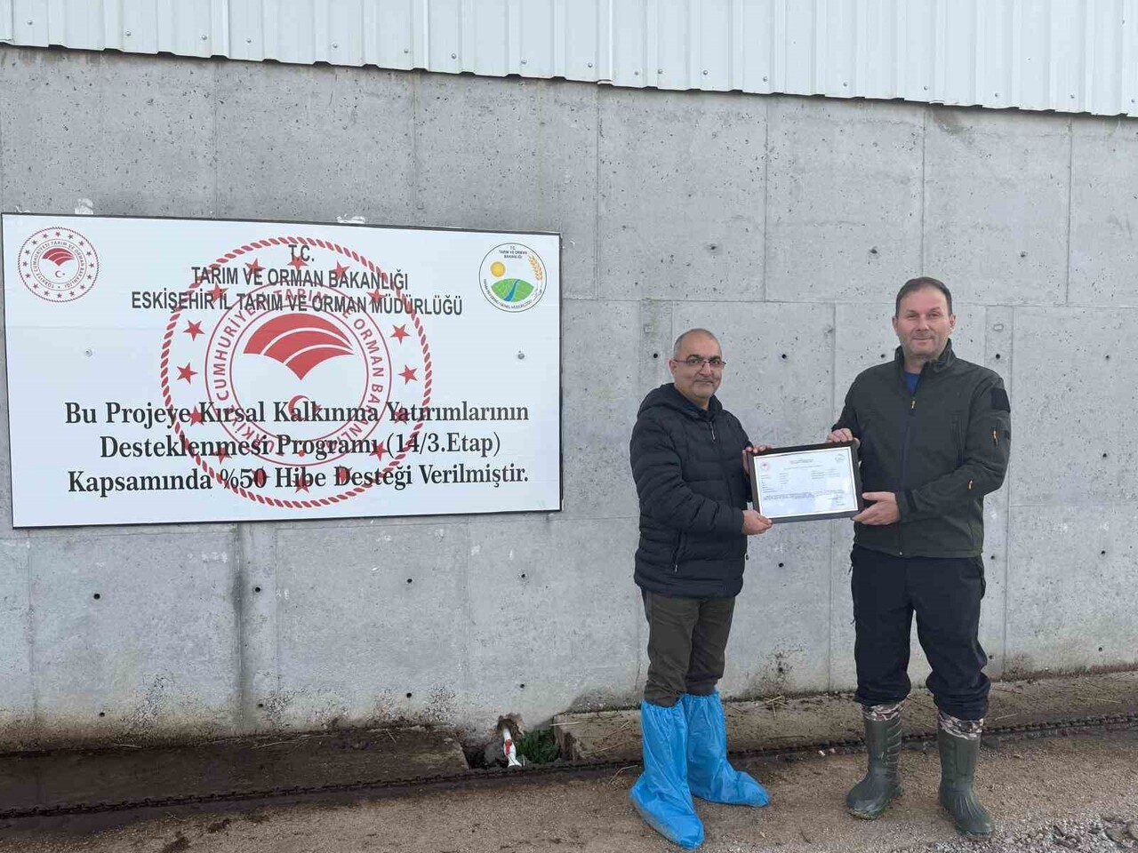 ESKİŞEHİR'İN MAHMUDİYE İLÇESİ'NİN İLK HAYVANCILIK İŞLETMESİ OLMAYA HAK KAZANAN YERİN SAHİBİNE...