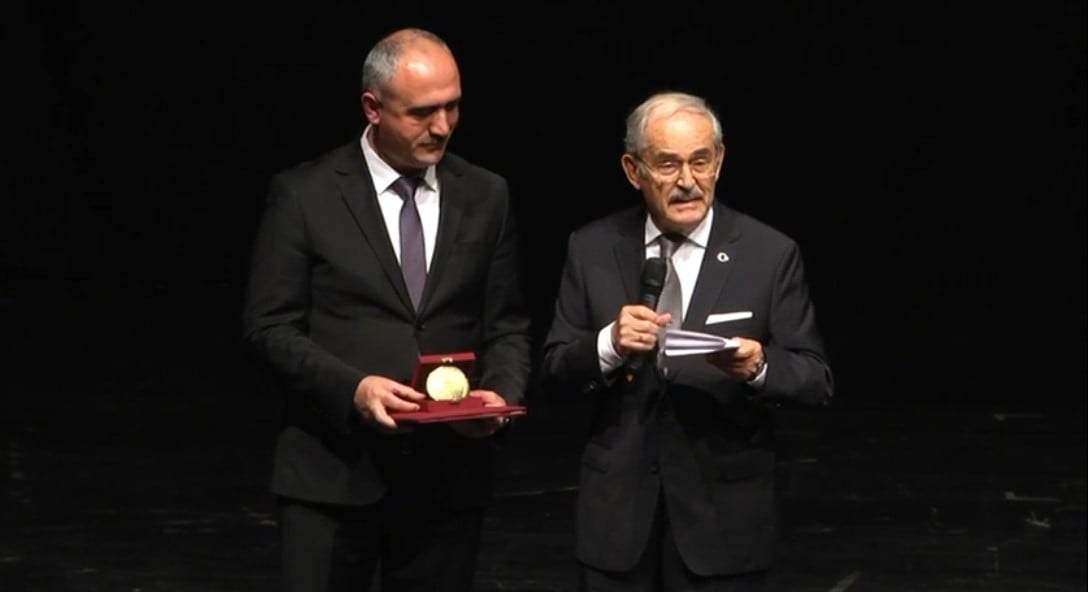 ESKİŞEHİR BÜYÜKŞEHİR BELEDİYESİ'NİN ESKİ BAŞKANI YILMAZ BÜYÜKERŞEN, AKTİF SİYASETİ BIRAKTIĞINI...