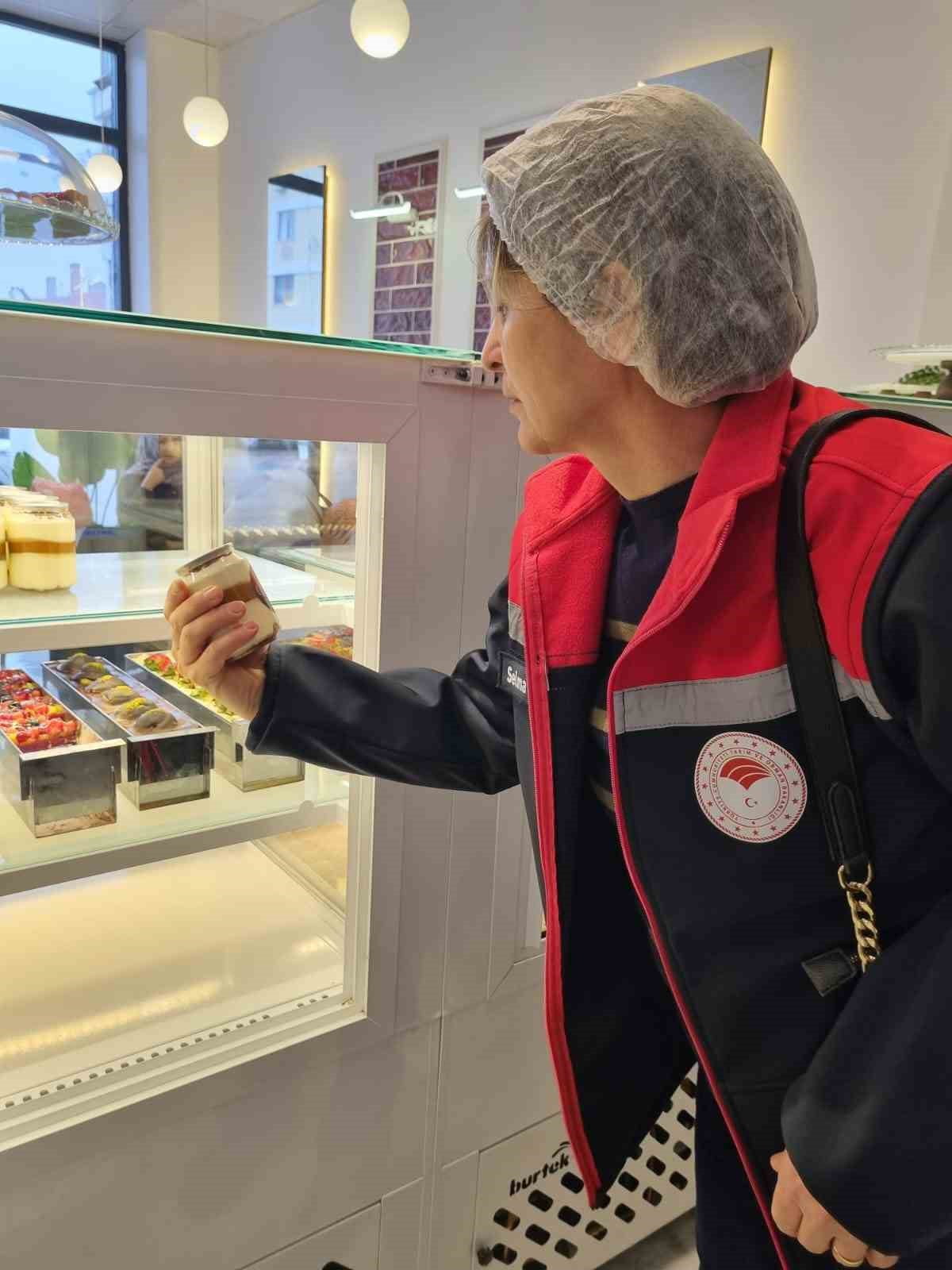 ESKİŞEHİR İL TARIM VE ORMAN MÜDÜRLÜĞÜ GIDA KONTROL GÖREVLİLERİ TARAFINDAN, YAKLAŞAN YILBAŞI...