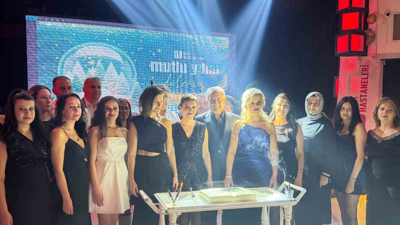 ESKİŞEHİR ÖZEL ÜMİT HASTANELERİ PERSONELİ, BİR RESTORANDA DÜZENLENEN ETKİNLİKTE YENİ YILA COŞKUYLA...