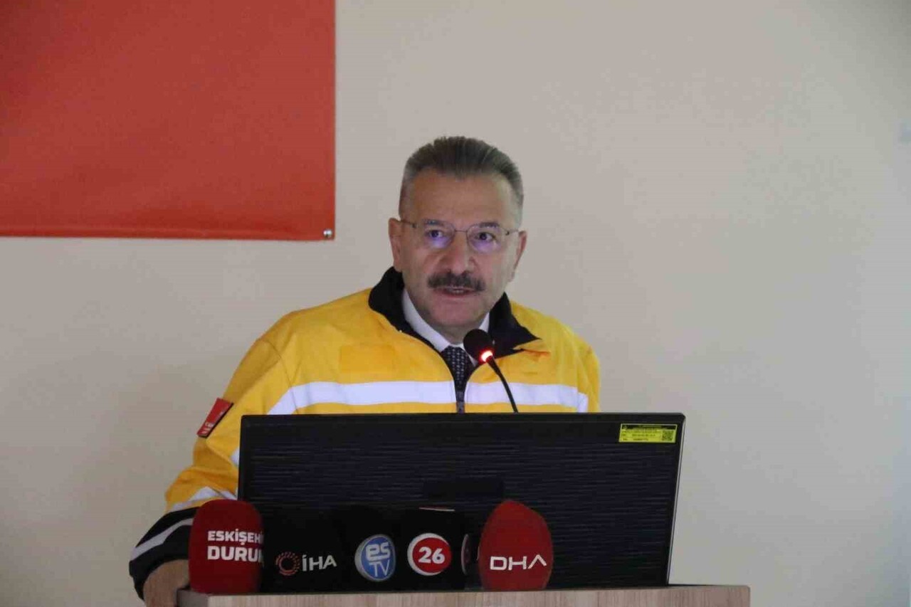 ESKİŞEHİR VALİSİ HÜSEYİN AKSOY