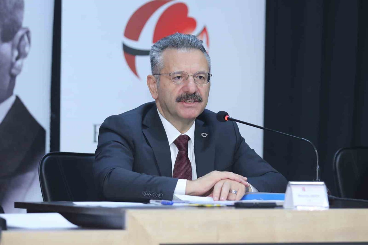 ESKİŞEHİR VALİSİ HÜSEYİN AKSOY, HER AY BİR İLÇEDE YAPTIĞI MUHTARLAR TOPLANTISI'NI KURUM...