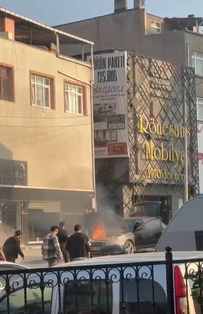 EYÜPSULTAN’DA BİR KİŞİ, YAKLAŞIK 10 GÜN ÖNCE SATIN ALDIĞI LÜKS OTOMOBİLİYLE SEYİR HALİNDEYKEN...