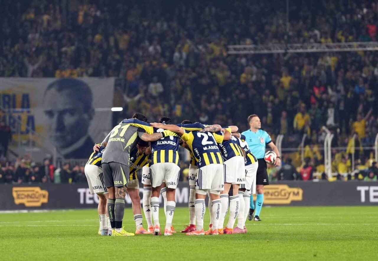 FENERBAHÇE TEKNİK DİREKTÖRÜ DOMENİCO TEDESCO, SON OYNADIKLARI FERENCVAROS MÜSABAKASI 11'İNE GÖRE...