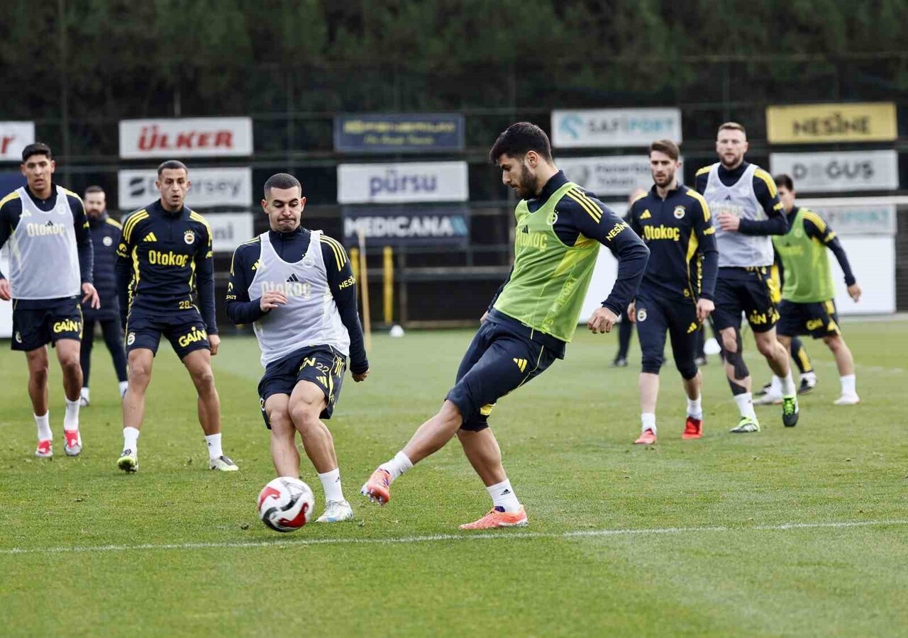 FENERBAHÇE, TRENDYOL SÜPER LİG'İN 16. HAFTASINDA YARIN EVİNDE OYNAYACAĞI KONYASPOR MAÇININ...