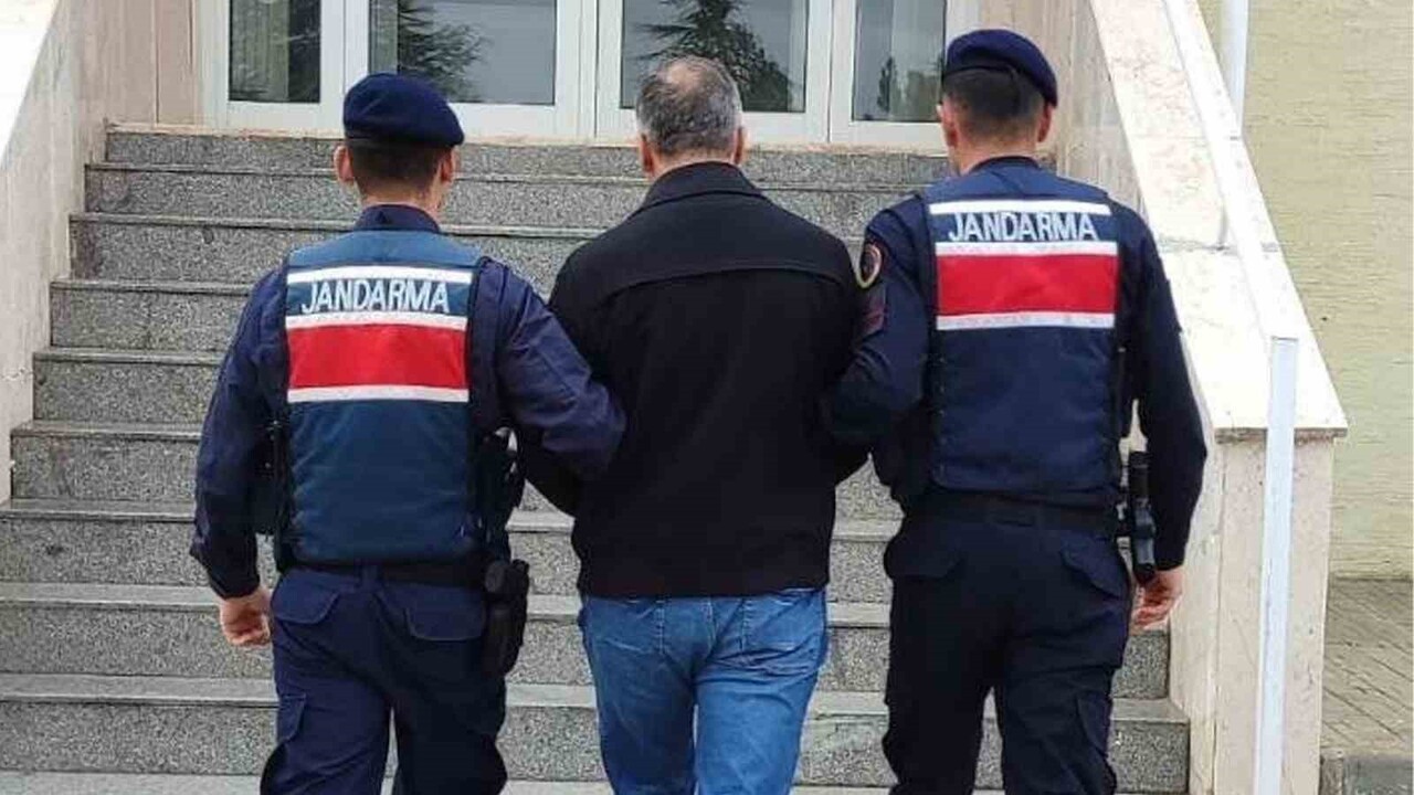 FETULLAHÇI TERÖR ÖRGÜTÜ'NE ÜYE OLMA SUÇUNDAN ARANAN M.R.K. (57)