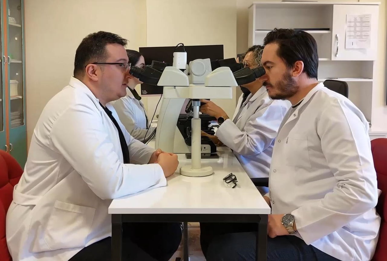 FIRAT ÜNİVERSİTESİ HASTANESİ PATOLOJİ ANABİLİM DALI, 7 ÖĞRETİM ÜYESİ, 10 ASİSTAN VE YAKLAŞIK 17...