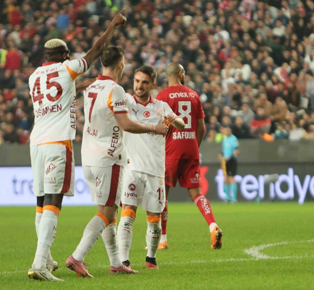 GALATASARAY'IN MACAR FUTBOLCUSU ROLAND SALLAİ, ANTALYASPOR MAÇIYLA BU SEZONKİ İLK GOL SEVİNCİNİ...