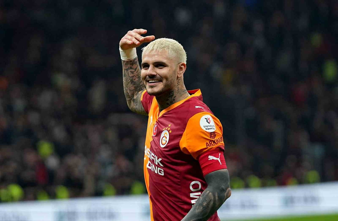 GALATASARAY’IN ARJANTİNLİ FUTBOLCUSU MAURO ICARDİ, KASIMPAŞA MAÇININ ARINDAN SARI-KIRMIZILI...