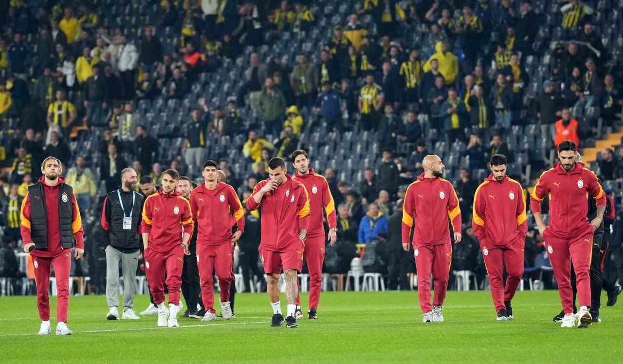 GALATASARAY TEKNİK DİREKTÖRÜ OKAN BURUK, SON OYNADIKLARI UNİON SAİNT-GİLLOİSE MAÇININ 11’İNE GÖRE...