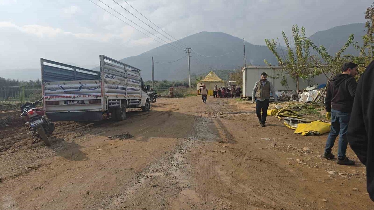 GAZİANTEP'İN İSLAHİYE İLÇESİNDE TARTIŞTIĞI EŞİ TARAFINDAN TÜFEKLE VURULAN 4 ÇOCUK ANNESİ HAYATINI...