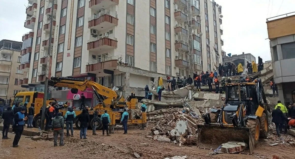 GAZİANTEP'İN NİZİP İLÇESİNDE, KAHRAMANMARAŞ MERKEZLİ 6 ŞUBAT DEPREMLERİNDE YIKILARAK 51 KİŞİNİN...