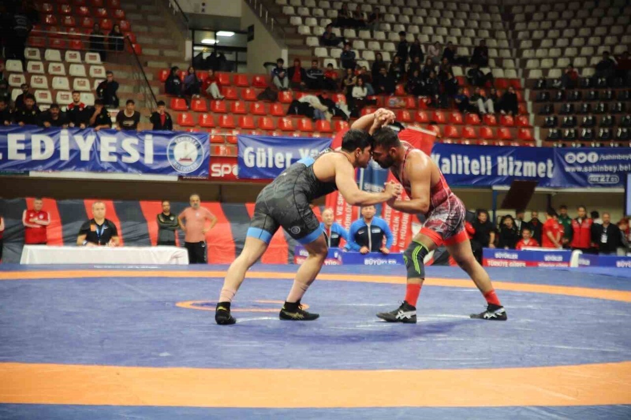 GAZİANTEP'TE DÜZENLENEN TÜRKİYE GÜREŞ ŞAMPİYONASI TAMAMLANDI