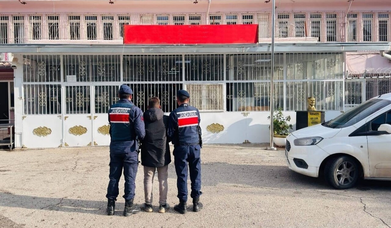 GAZİANTEP'TE JANDARMA EKİPLERİNCE YAPILAN OPERASYONLARDA 37 DÜZENSİZ GÖÇMEN İLE 3 ORGANİZATÖR...