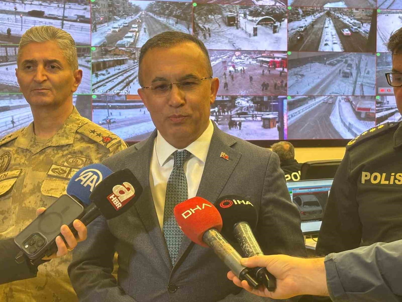 GAZİANTEP'TE YILBAŞI GECESİ 2 BİN 613 ARAÇ VE 12 BİN 117 KAMU PERSONELİ GÖREV BAŞINDA