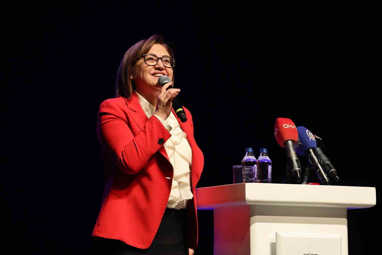 GAZİANTEP BÜYÜKŞEHİR BELEDİYE BAŞKANI FATMA ŞAHİN  PROGRAMDA BİR KONUŞMA YAPTI