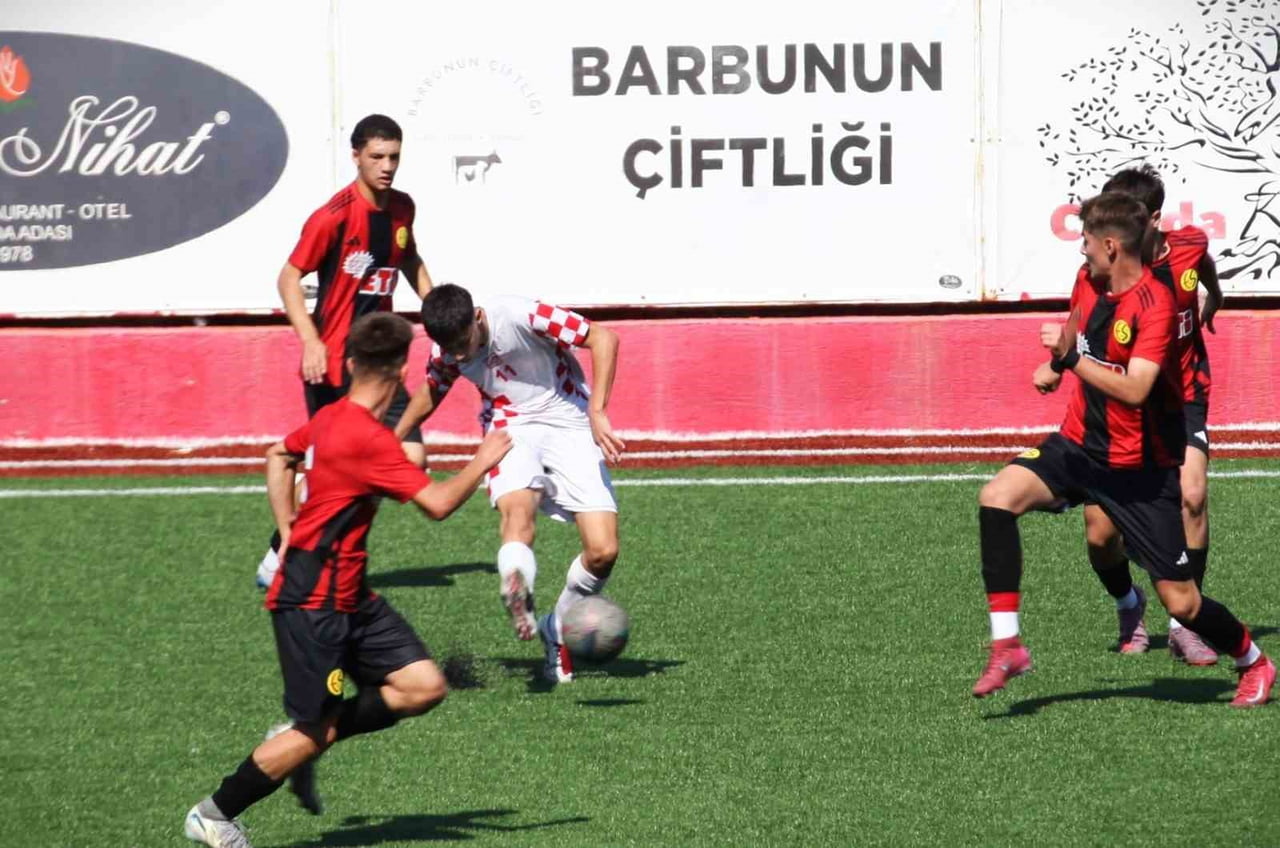 GEÇTİĞİMİZ YIL 1966 EDREMİTSPOR’DAN TRANSFER EDİLEN GENÇ FUTBOLCU EGEHAN KOLÇAK, AYVALIK BELEDİYE...