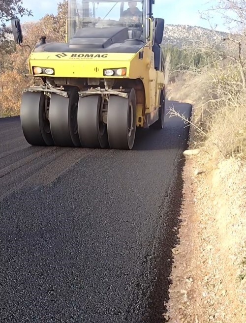 GEDİZ'DE 11 YILLIK SORUN ÇÖZÜLDÜ; GÜRLEK VE ÇELTİKÇİ KÖY YOLU ASFALTLANDI