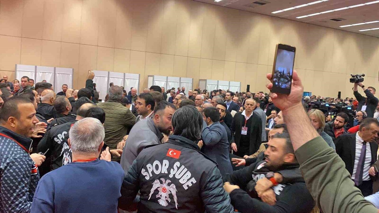 GENÇLERBİRLİĞİ'NİN OLAĞANÜSTÜ GENEL KURUL TOPLANTISINDA MEHMET KAYA, BAŞKAN ADAYLIĞINDAN...