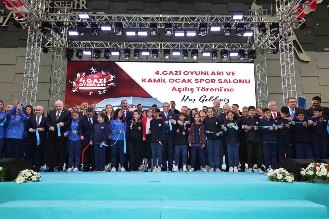GENÇLİK VE SPOR BAKANI OSMAN AŞKIN BAK, GAZİANTEP’TE KAMİL OCAK KAPALI SPOR SALONU’NUN AÇILIŞ...