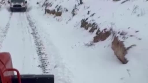 Gercüş’te hasta vatandaş, ambulans ve mahsur kalan araçlar kurtarıldı