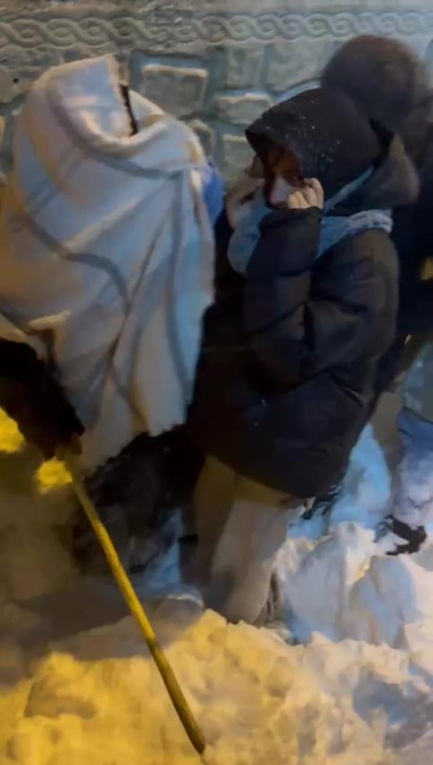 GERCÜŞ’TE KAR ESARETİ: MAHSUR KALAN 10 İŞÇİ KURTARILDI!