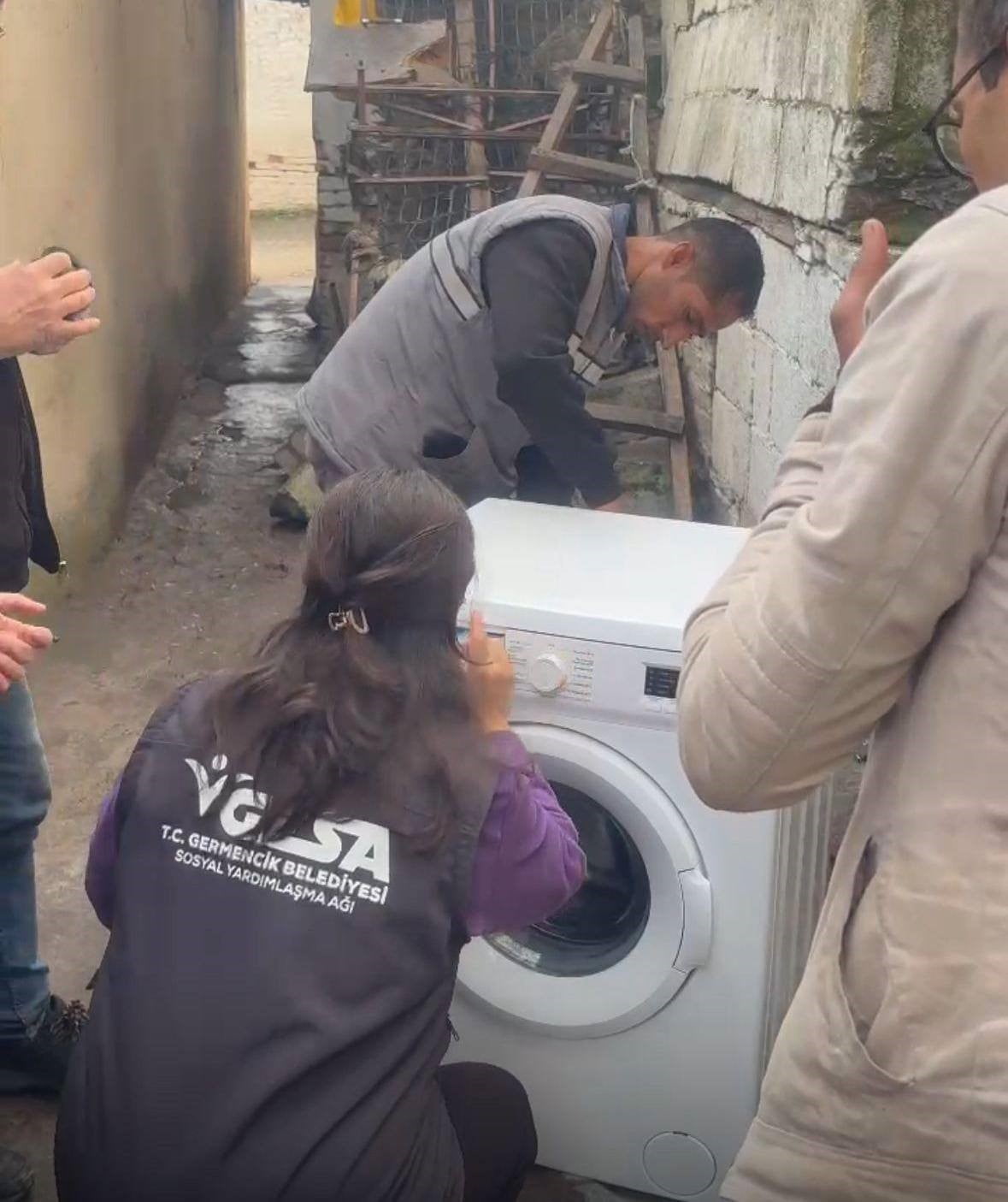 GERMENCİK BELEDİYESİ, SOSYAL AĞI (GESA) EKİPLERİ ARACILIĞIYLA İLÇENİN DÖRT BİR YANINDA İHTİYAÇ...