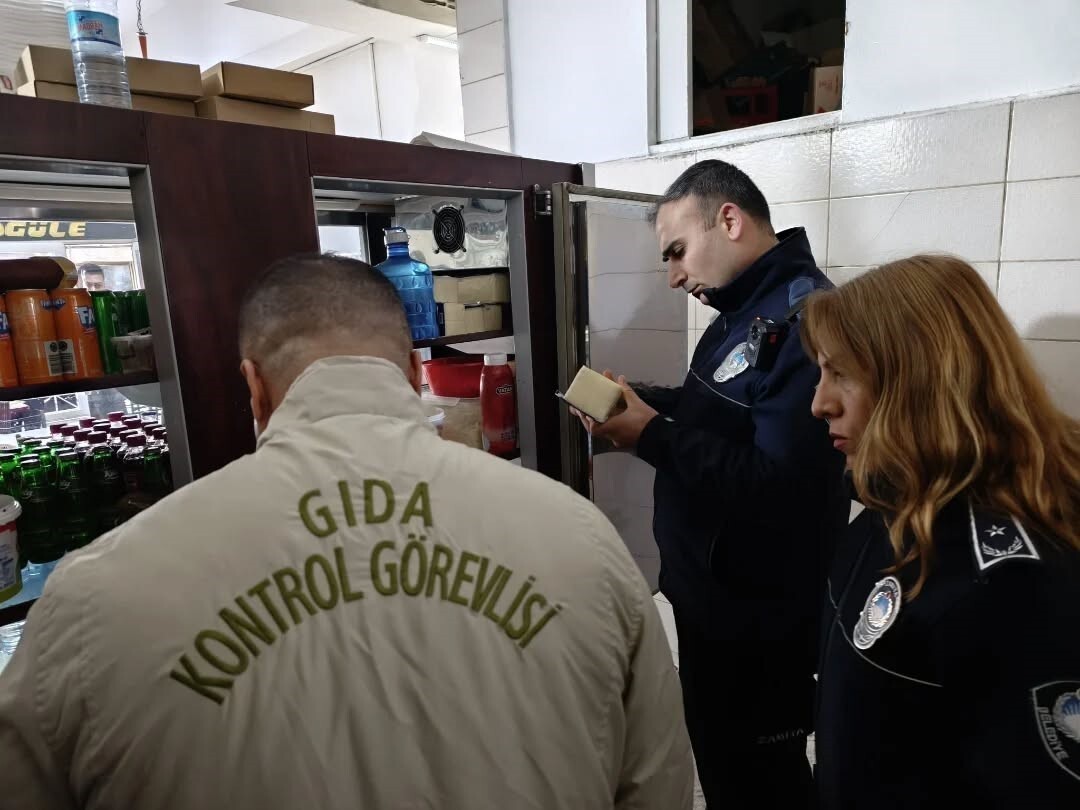 GERMENCİK İLÇE TARIM VE ORMAN MÜDÜRLÜĞÜ KOORDİNASYONUNDA BELEDİYE ZABITASI VE GIDA KONTROL...