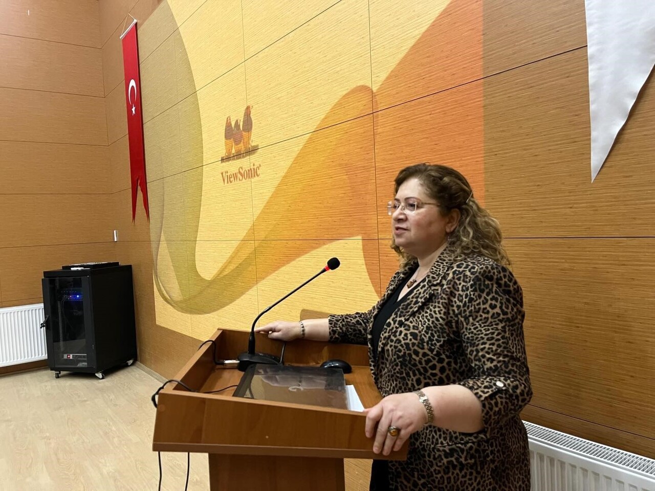 GERMENCİK KAYMAKAMI SULTAN DOĞRU, İLÇE GENÇLİK MERKEZİNDE DÜZENLENEN İLÇE İDARE ŞUBE BAŞKANLARI...