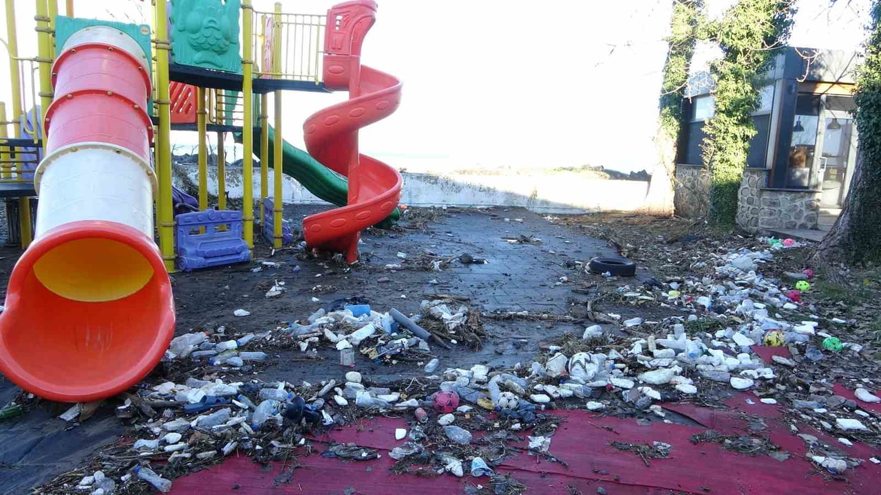 GİRESUN’UN TİREBOLU İLÇESİNDE ETKİLİ OLAN FIRTINA NEDENİYLE DALGA SEVİYESİNİN YÜKSELMESİ SONUCU...