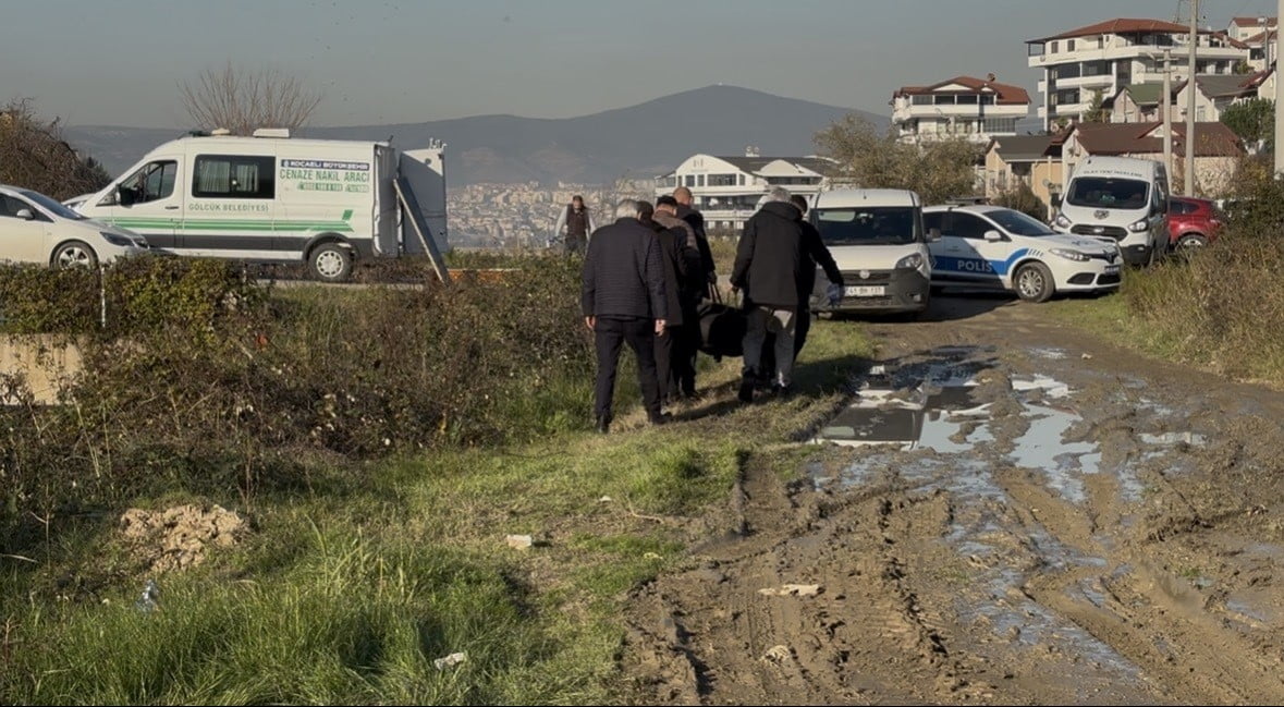 GÖLCÜK İLÇESİNDE KENDİSİNDEN HABER ALINAMAYAN GENÇ, KIZ ARKADAŞININ CEP TELEFONUNDAKİ "KONUM...