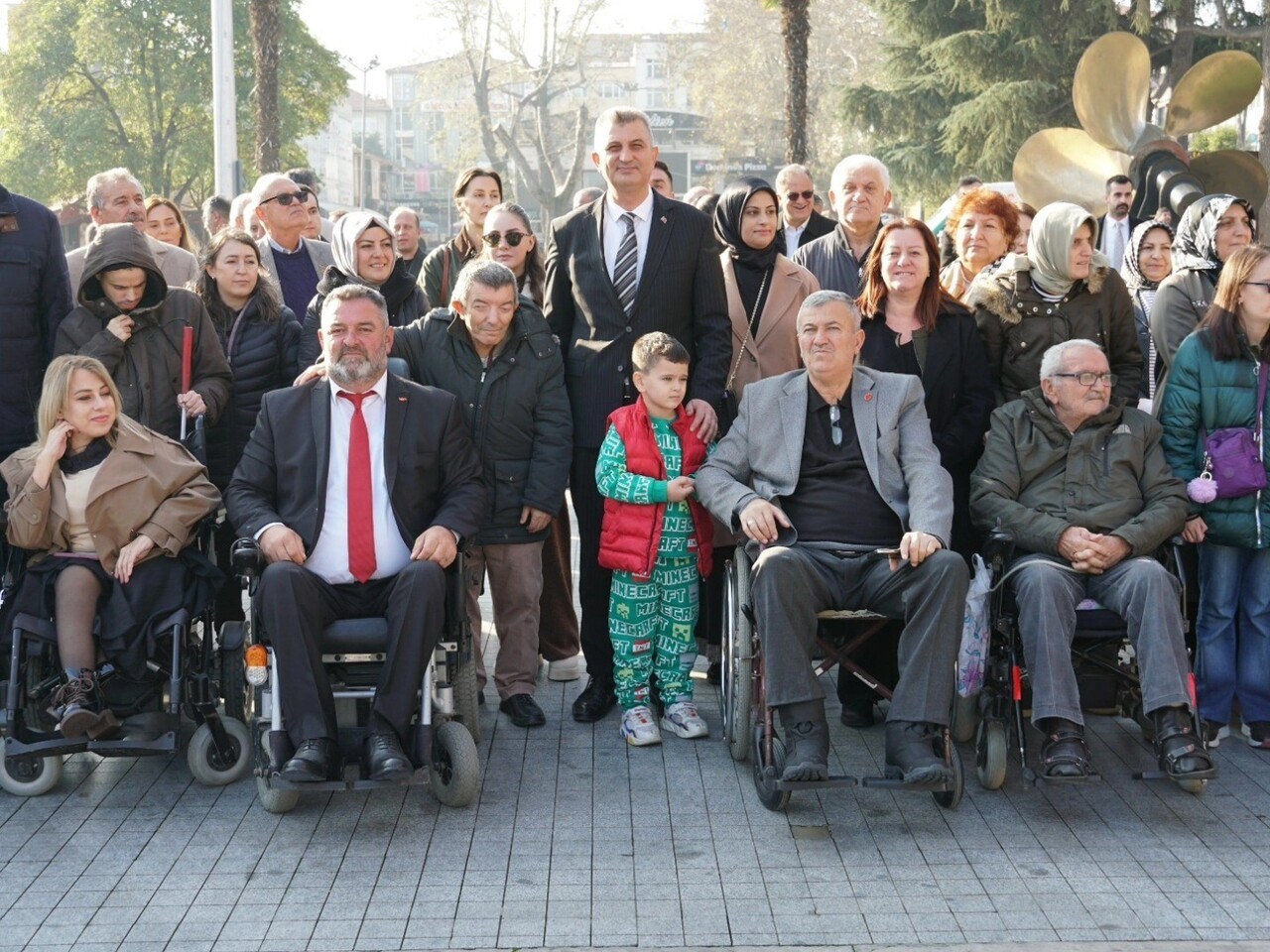 GÖLCÜK’TE 3 ARALIK DÜNYA ENGELLİLER GÜNÜ KAPSAMINDA DÜZENLENEN TÖRENDE ENGELLİ BİREYLERİN...