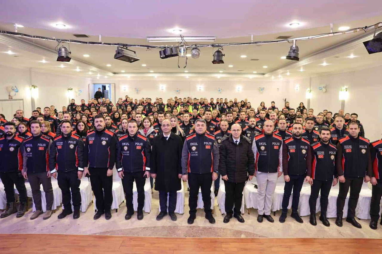 GÖREVE GELDİĞİ GÜNDE BU YANA OKULLARDA VE ÇEVRESİNDE GÜVENLİK NOKTASINDA HASSAS ÇALIŞMALAR YAPAN...