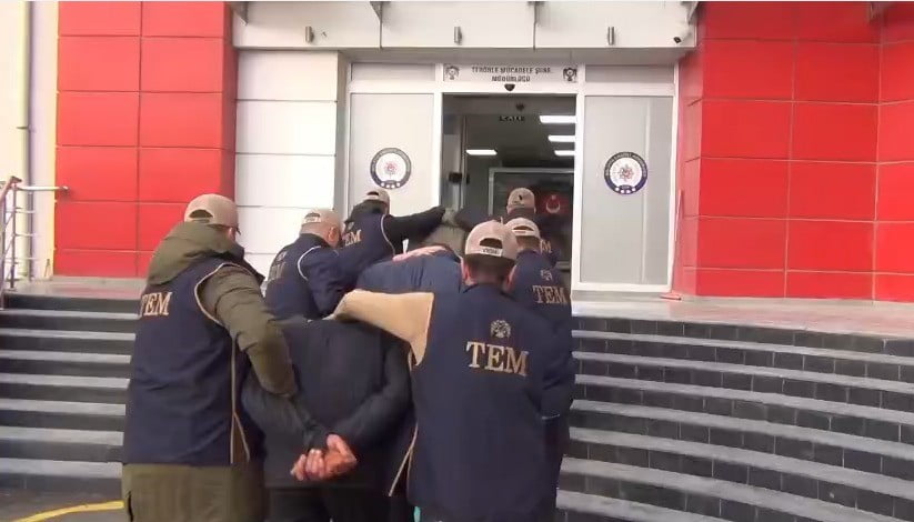 GÖZALTINA ALINAN 3 ŞÜPHELİ ÇIKARILDIKLARI MAHKEMECE TUTUKLANDI.