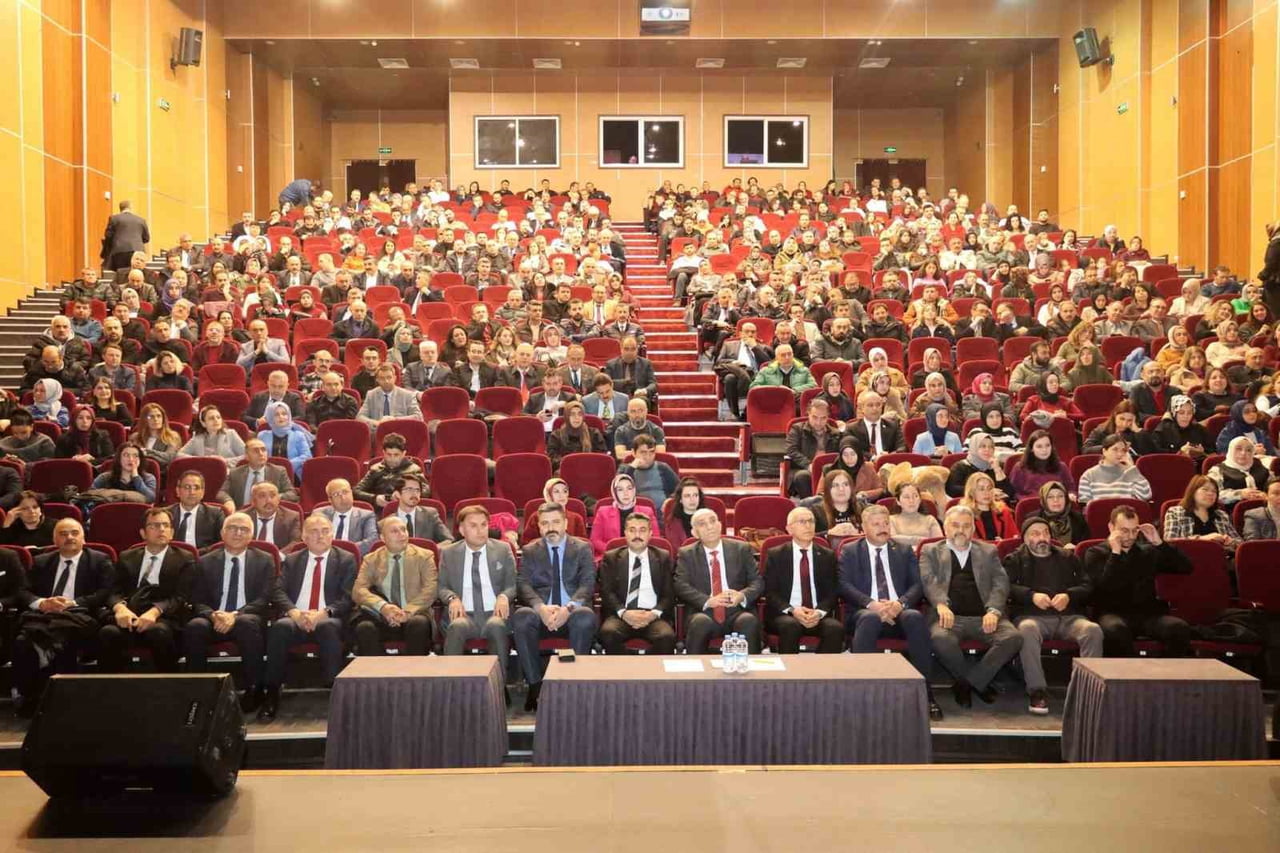 GÜÇLÜ AİLENİN ÖNEMİ ANLATILDI