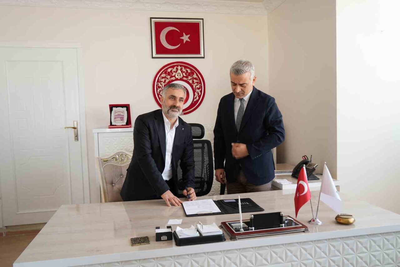 GÜLBEY GÜMÜŞTEKİN, DÜZENLENEN TÖRENLE KIZILAY MUŞ İL BAŞKANLIĞI GÖREVİNİ DEVRALDI