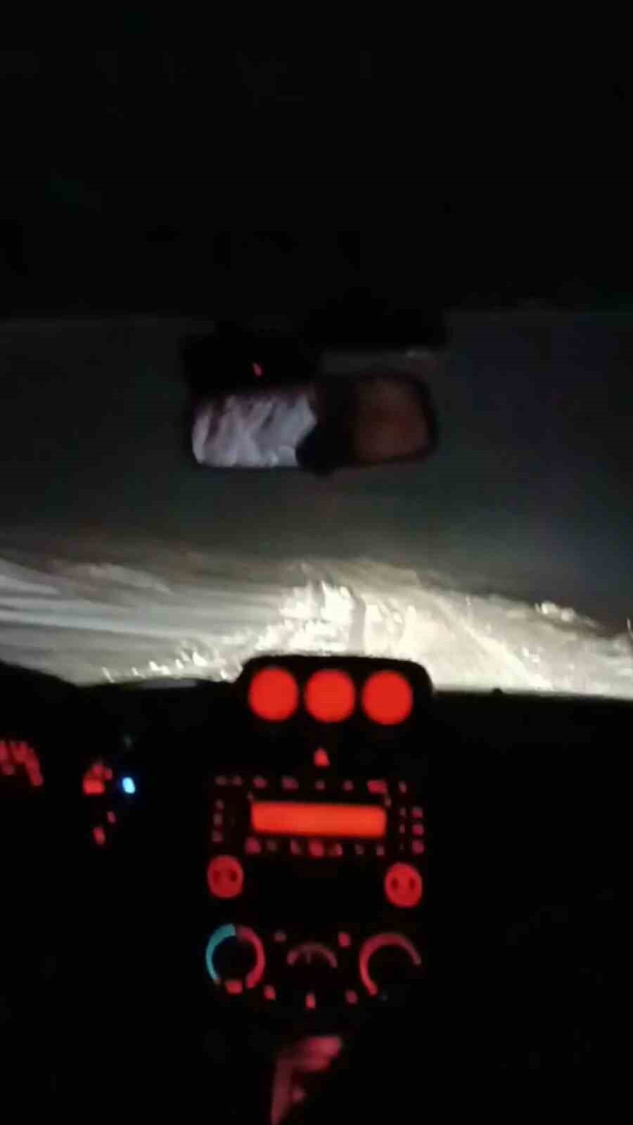 GÜMÜŞHANE’NİN SARITAŞ YAYLASINDA KAR NEDENİYLE GECE YARISI MAHSUR KALAN 4 KİŞİ AFAD VE JANDARMA...