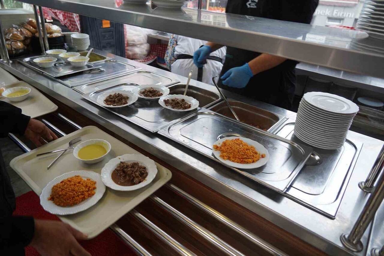 GÜRCİSTAN'DA DÜŞEN ASKERİ KARGO UÇAĞINDA ŞEHİT OLAN İLHAN ONGAN'IN ANISINA BİLECİK'TE BİNLERCE...