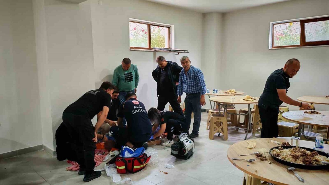 HACET ETKİNLİĞİNDE YEDİĞİ ET PARÇASI NEFES BORUSUNA KAÇAN 72 YAŞINDAKİ ADAM, 5 EKİM'DEN BERİ...