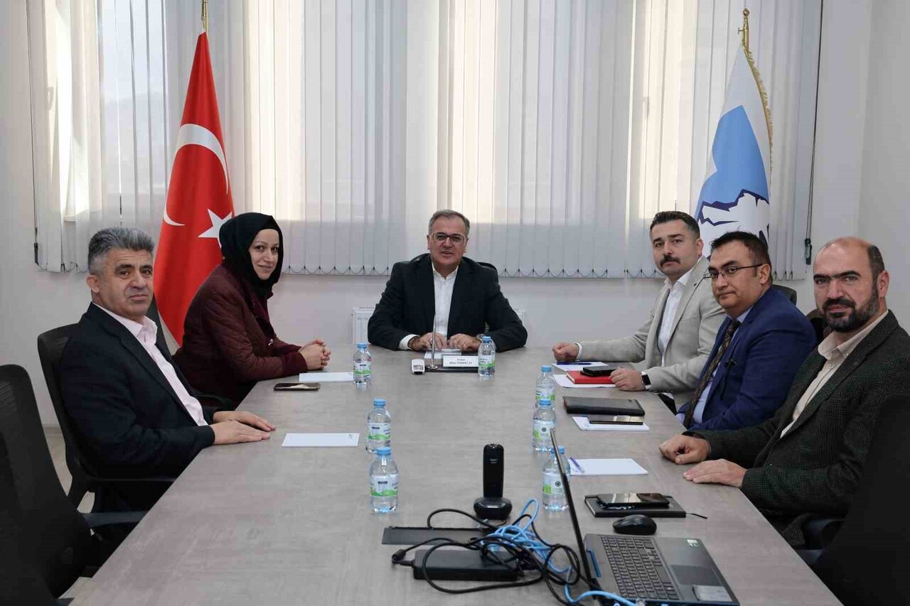 HACILAR BELEDİYE BAŞKANI BİLAL ÖZDOĞAN, İLÇEDE GÖREV YAPAN MAHALLE MUHTARLARIYLA BİR ARAYA GELEREK...